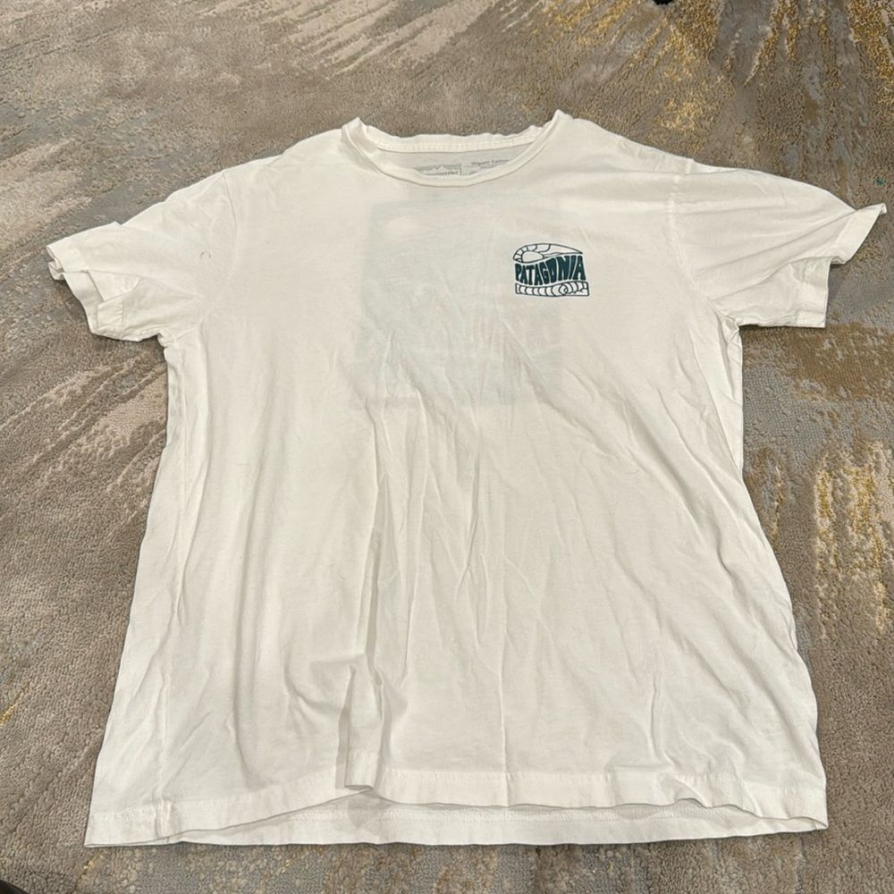 Patagonia Cosmic Peaks Mens medium White Short Sleeve T Shirt Casual Athletic
